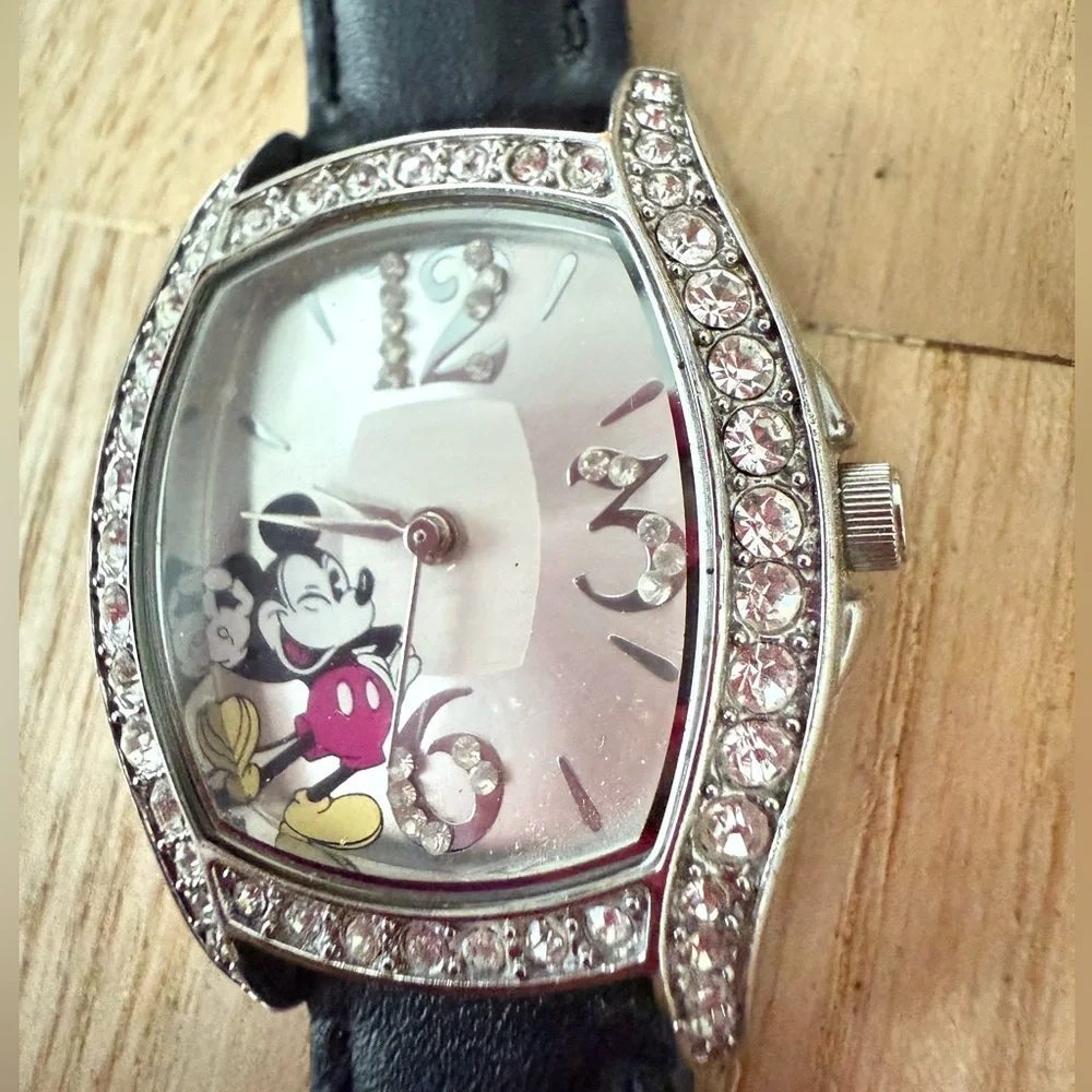 Disney SII Seiko ladies silver tone Mickey Mouse crystal watch NEW BATTERY